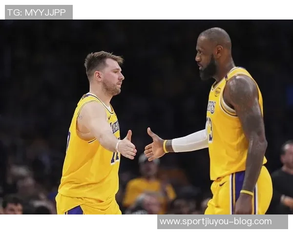 东契奇赞詹姆斯复出表现出色期待他在赛场上的精彩回归 东契奇赞詹姆斯复出表现出色期待他在赛场上的精彩回归