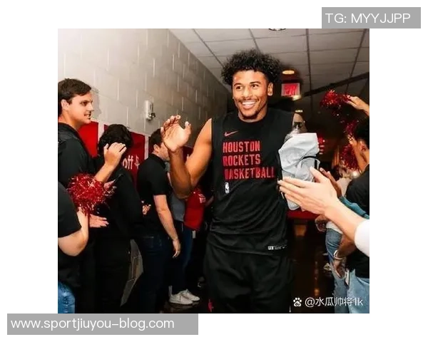 阿门坦言狄龙比赛中使用小动作已习以为常与其沟通无碍相互理解成默契 阿门坦言狄龙比赛中使用小动作已习以为常与其沟通无碍相互理解成默契