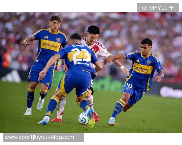 皇马关注马斯坦托诺伤情训练将专注下肢与核心力量提升 皇马关注马斯坦托诺伤情训练将专注下肢与核心力量提升